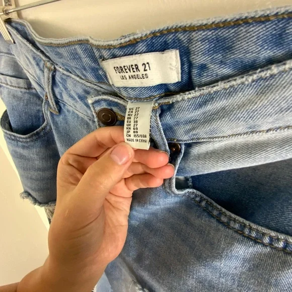 Forever 21 | Distressed Skinny Jeans - Picture 4 of 5